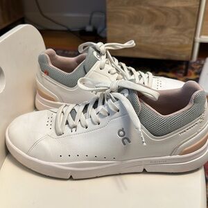 OV Rodger while sneakers LIKE NEW